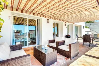 Image de Appartement de vacances 'Torreblanca Premium Holiday Home' avec piscine chauffée et Wi-Fi