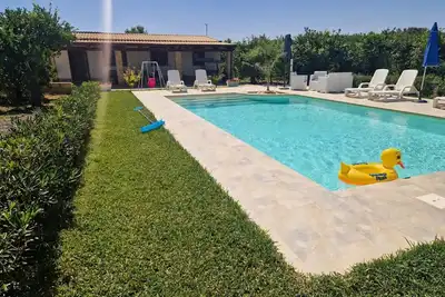 Image de Villa Lorenzo avec jardin privé, bain à remous et Wi-Fi