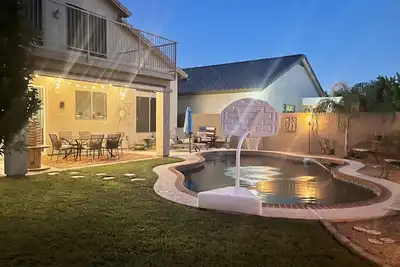 Image de Spacious & Cozy just miles away from the Cardinal Stadium!