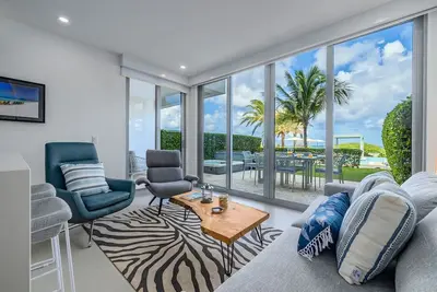 Image de Oceanfront Retreat with Private patio and Hot tub!