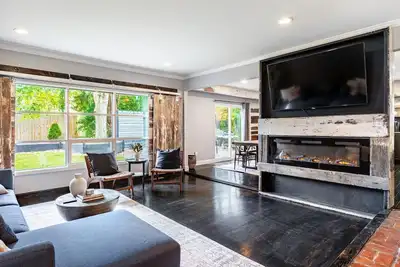 Image de Artist Escape Near Bham, w/ Serene Back Yard!