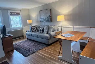 Image de Cozy 3 bedroom Cottage on Farm with great outdoor space 10 min to Bellows Falls