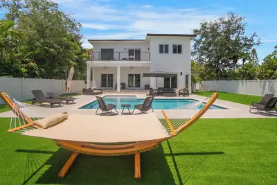 Image de Escape to Paradise: Luxury Vacation Home
