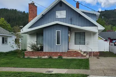 Image de Outdoor Oasis- 4 bedroom, hot tub, gear storage