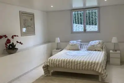Image de T2 avec jardin et piscine privée