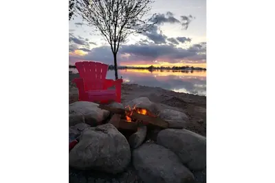 Image de Desert Lake Cottage: Lake fun and desert adventuring