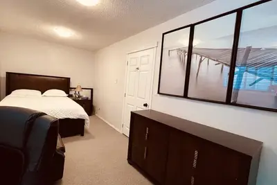 Image de Gorgeous luxury suite w/ 2 Private Bedrooms close to downtown Calgary