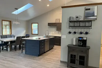 Image de Modern 4 bedroom / 3 bath home in Finger Lakes and wine country
