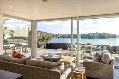 Image de Oneroa Luxury Waterfront - Sea Views Near Village