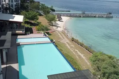 Luxurious 2 bedroom, 2bath right on the beach