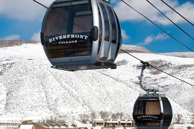 Image de Deluxe Condo with Fireplace, Balcony, and Kitchen