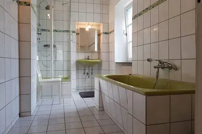 Image de 10-person vacation home - Midweek (Mon - Fri) - Holiday home with castle view