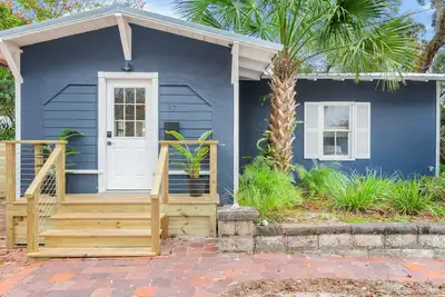 Image de 1920's Cottage by the Coast — 5 minutes from downtown