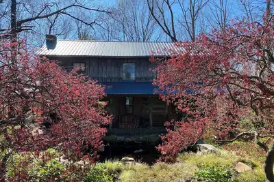 Image de Charming Log Cabin Retreat with Flower Garden