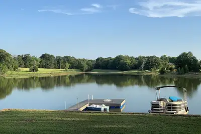 Image de Private lake with 5 bdr 4 bath ranch house