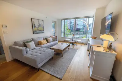 Image de Astoria Elegance Contemporary Suite in one of Victoria's Best Buildings by Victoria Prime!