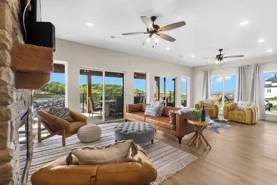 Image de Near Silver Dollar City with Free Tickets including Sdc, Hot Tub, Kids Zone & Shared Pools