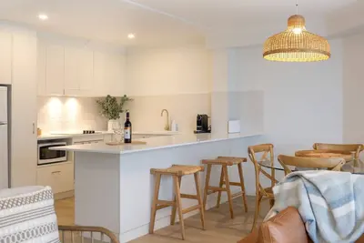 Image de Breakers 5 - Beautifully renovated apartment just a stones throw from the beach