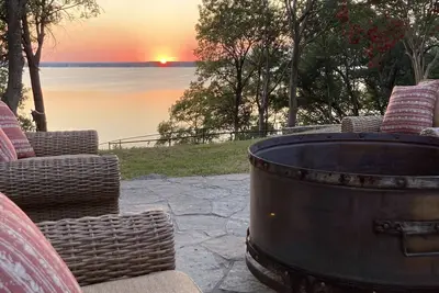 Image de Private, Lush Lakefront House with Deepwater Dock and Shore