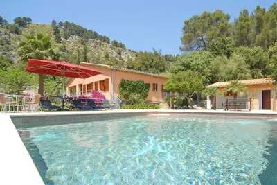 Image de Maison de campagne 'Borrassa' avec piscine privée, terrasse et Wi-Fi