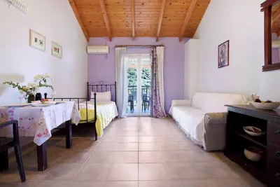 Image de Appartement de vacances 'Porto Tsi Ostrias 10' avec jardin, balcon et Wi-Fi partagés.