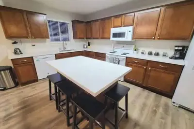 Image de Lehi Lake-Full Home w/yard, Sleeps 10, I-15 access