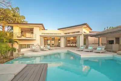 Image de Elegant Beachfront Villa w/ private pool, gym, breakfast & Housekeeping