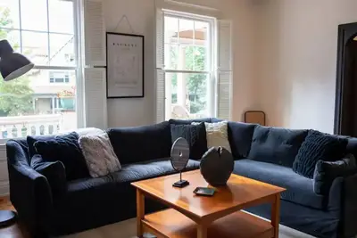 Image de Lovely 2 bedroom apartment with indoor fireplace!