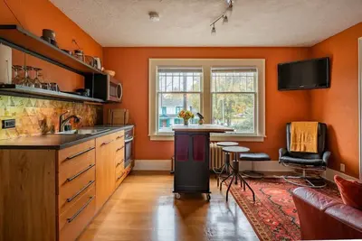 Welcome to Ravennity! Very close to Light Rail, Uw, Greenlake