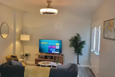 Image de Stylish Comfort Cozy Basement Apt in Quiet Neighborhood!