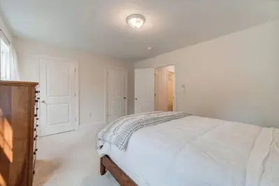 Image de Quiet Home With Plenty of Space & A Cozy Fireplace