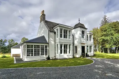 Image de Earth House Scotland - Stunning Historic Fishing Lodge on the River Spey