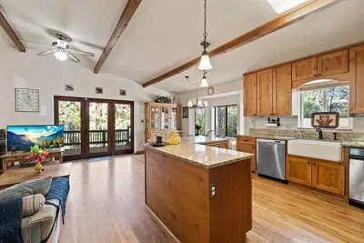 Image de Yosemite Family Retreat: Dogs Ok! Games, Lake, Deers, Golf, Family Reunion!