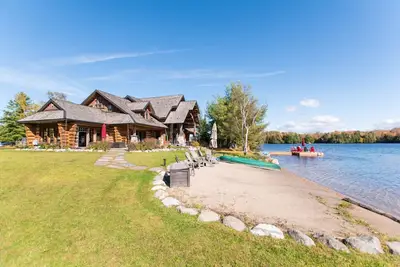 Image de Stunning Log Cabin on 123 Acres