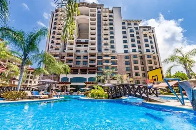 Image de Penthouse in the Sky at Croc's Casino Resort!