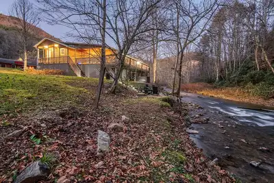 Image de Spacious Hideaway w/ hot tub and creek- 1 mile from beautiful Watauga Lake