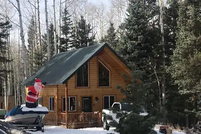 Image de Cabin in the Pines surrounded by fun