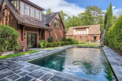 Image de Luxury/Private Guesthouse with a Pool in Atl - Garage Parking Pet Friendly!