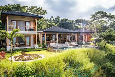 Image de Luxury Villa with Ocean Views, High Design, 5 min to beach!