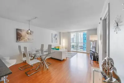 Image de The Club 3222 · Luxury⛱King bed swimming pool Jacuzzi Gym gameroom