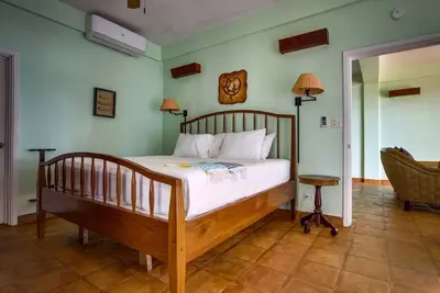 Image de Vue mer-Large-Appartement-Salle de bain et douche