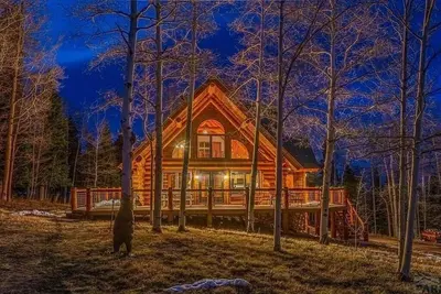 Image de Luxury Log Home - Access to Rainbow Trail, Mountain Views, Private Pond & Creek!