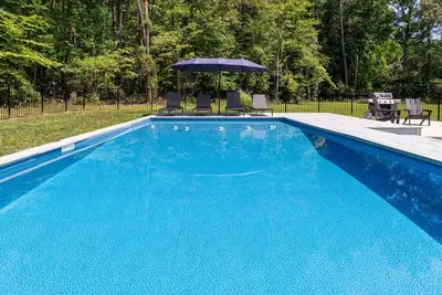 Image de Luxury home, fireplace, all amenities near Cville!