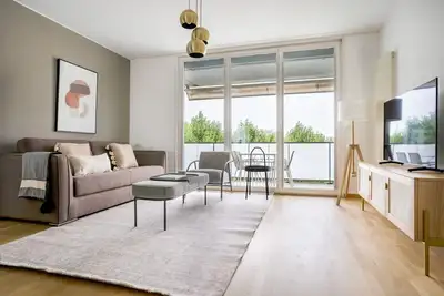 Image de Sleek Kleinhüningen 4 Room w/ Storage & W/D, nr Market, by Blueground