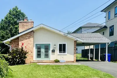 Image de Barcroft House - large yard with playground