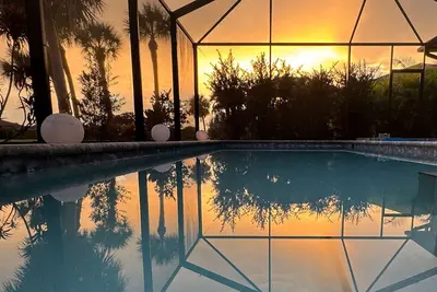 Image de À 15 min des plages, la Villa Philippa, un hébergement unique en son genre, moderne, exposée plein sud et offrant une vue sur le canal,