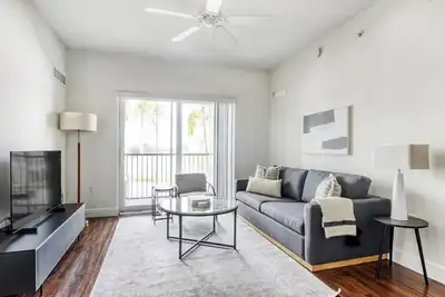 Image de Spacious Miramar 2br w/ Gym, Pool & W/D, nr Wf, by Blueground