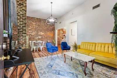 Image de Historic, Downtown, 2bd, Wi-Fi, Streaming, Coffee - Holiday Home