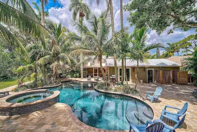 Image de Escape to Villa Manteago: Resort-Style Estate with Pool, Spa, and Game Room, Minutes from Bradenton!