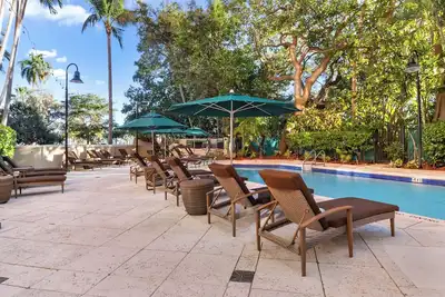 Image de Relax and Recharge! Heated Pool, Kitchen, Close to Vizcaya Museum and Gardens